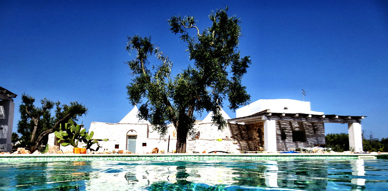 the white trullo from pool